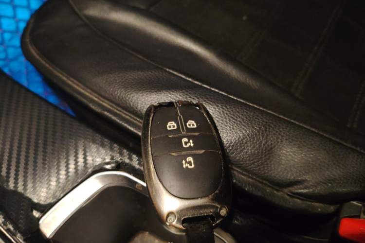 Used SAIC MAXUS G50 2019 1.5T First Edition Automatic Luxury Version 6 Seats Vehicle Key