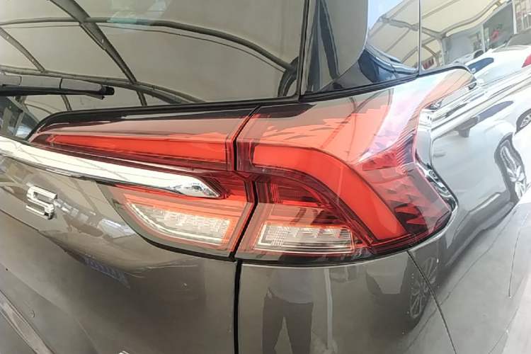 Used SAIC MAXUS G50 2019 1.5T Automatic Luxury Edition China VI Standard Right Rear Taillight
