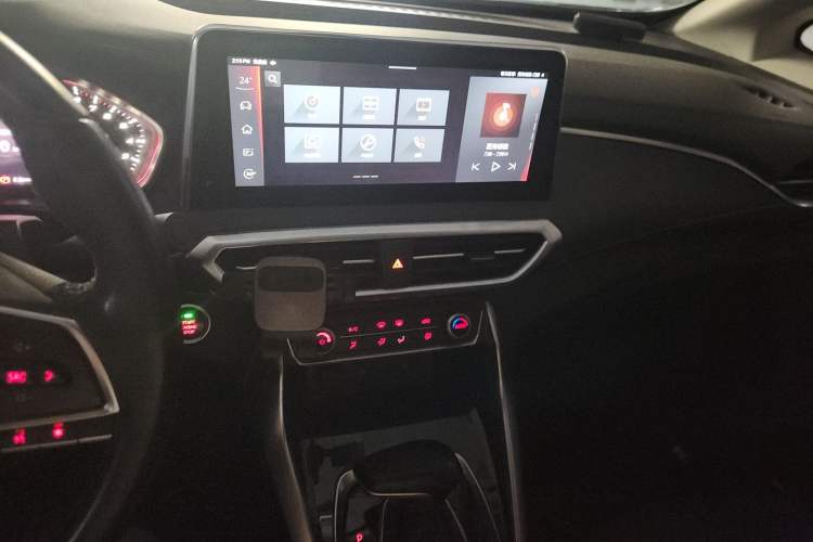 Used SAIC MAXUS G50 2020 1.5T Automatic Luxury Edition Audio And AC Panel