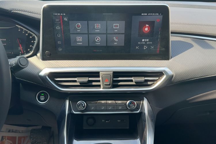 Used SAIC MAXUS G50 2020 1.5T Automatic Luxury Edition Audio And AC Panel