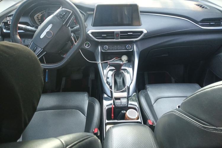 Used SAIC MAXUS G50 2020 1.5T Automatic Elite Edition Center Console