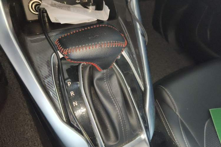 Used SAIC MAXUS G50 2020 1.5T Automatic Luxury Edition Gear Lever