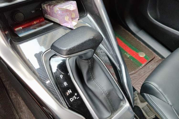 Used SAIC MAXUS G50 2020 1.5T Automatic Luxury Edition Gear Lever