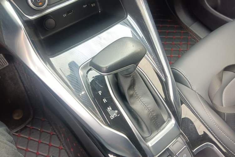 Used SAIC MAXUS G50 2020 1.5T Automatic Luxury Edition Gear Lever
