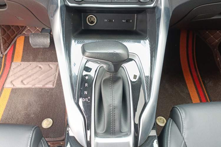 Used SAIC MAXUS G50 2020 1.5T Automatic Luxury Edition Gear Lever