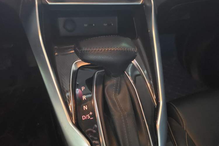 Used SAIC MAXUS G50 2020 1.5T Automatic Elite Edition Gear Lever