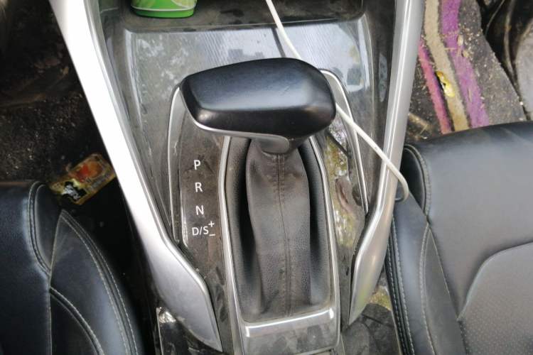 Used SAIC MAXUS G50 2020 1.5T Automatic Luxury Edition Gear Lever