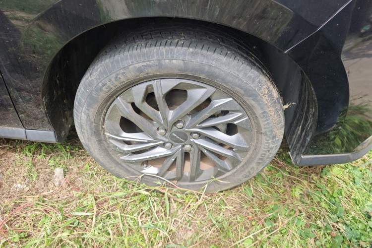 Used SAIC MAXUS G50 2020 1.5T Automatic Luxury Edition Right Front Wheel Hub