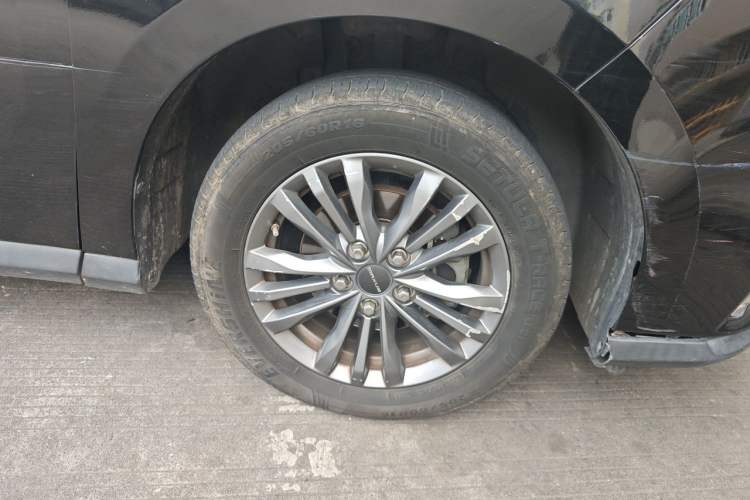 Used SAIC MAXUS G50 2020 1.5T Automatic Elite Edition Right Front Wheel Hub