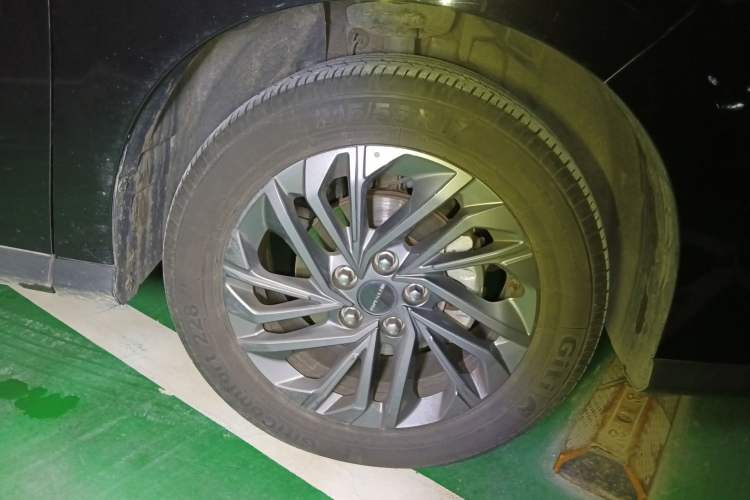 Used SAIC MAXUS G50 2020 1.5T Automatic Luxury Edition Right Front Wheel Hub