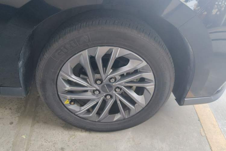 Used SAIC MAXUS G50 2020 1.5T Automatic Luxury Edition Right Front Wheel Hub