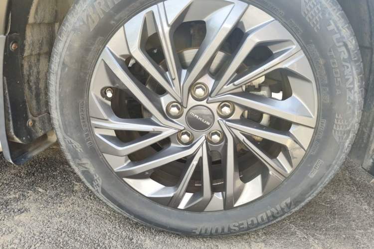 Used SAIC MAXUS G50 2020 1.5T Automatic Luxury Edition Right Front Wheel Hub