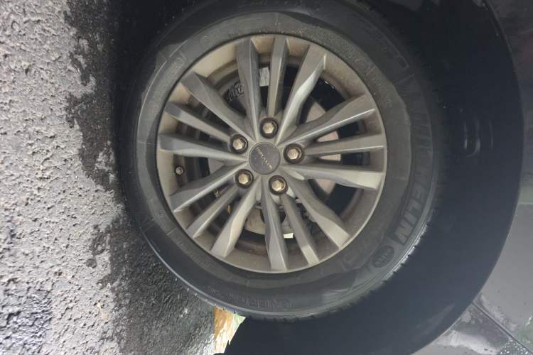 Used SAIC MAXUS G50 2020 1.5T Automatic Elite Edition Right Front Wheel Hub