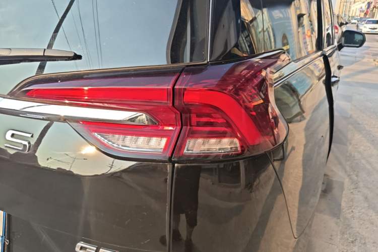 Used SAIC MAXUS G50 2020 1.5T Automatic Luxury Edition Right Rear Taillight