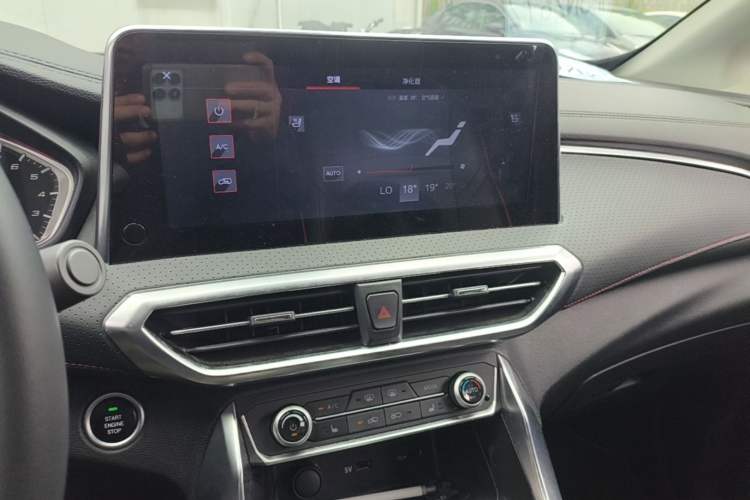 Used SAIC MAXUS G50 2020 1.5T Automatic Luxury Edition Audio And AC Panel