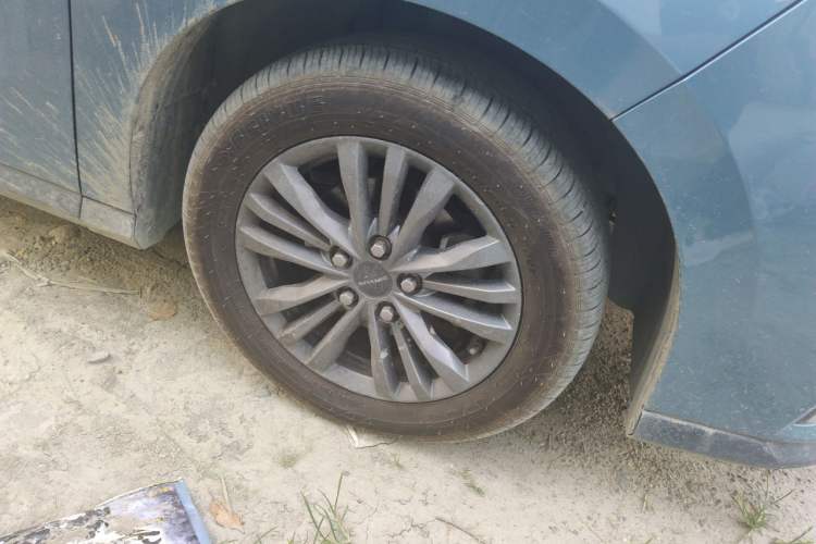 Used SAIC MAXUS G50 2020 1.5T Automatic Elite Edition Right Front Wheel Hub
