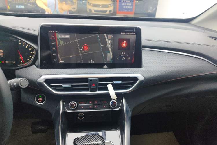 Used SAIC MAXUS G50 2020 1.5T Automatic Luxury Edition Audio And AC Panel