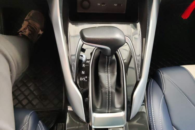 Used SAIC MAXUS G50 2020 1.5T Automatic Luxury Edition Gear Lever