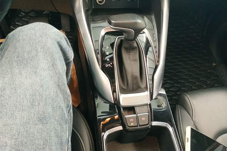 Used SAIC MAXUS G50 2020 1.5T Automatic Elite Edition Gear Lever