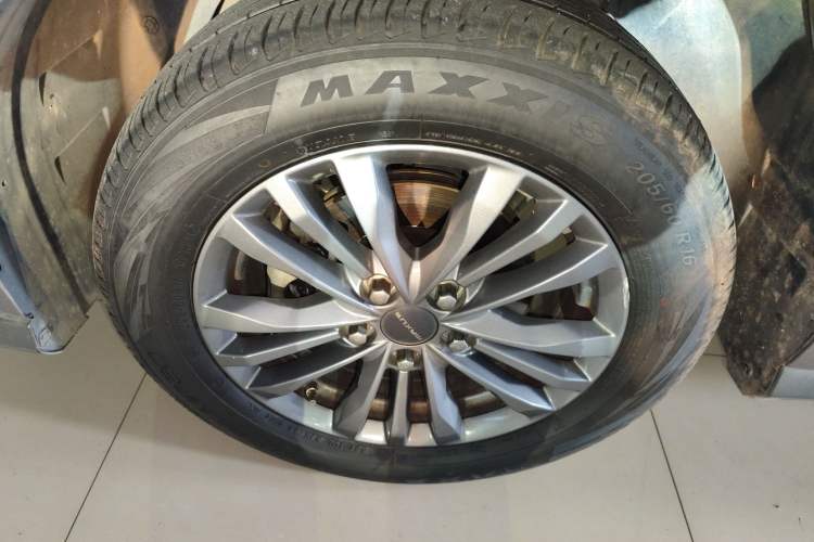 Used SAIC MAXUS G50  Left Front Wheel Hub