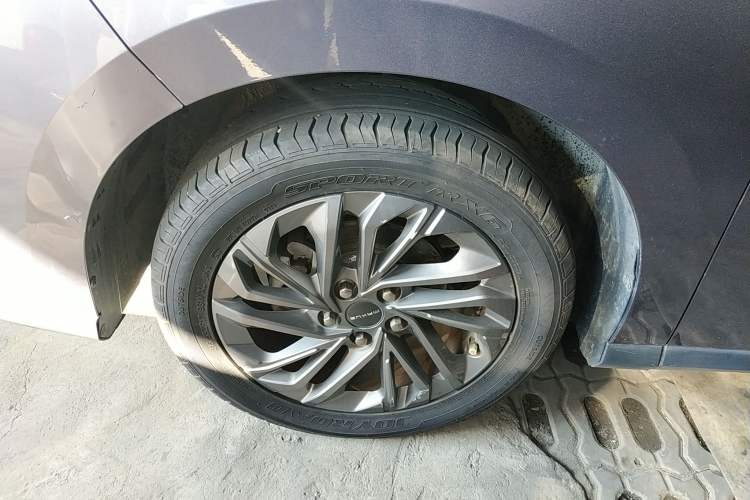 Used SAIC MAXUS G50 2020 1.5T Automatic Luxury Edition Left Front Wheel Hub