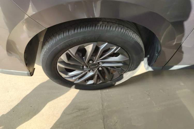 Used SAIC MAXUS G50 2020 1.5T Automatic Luxury Edition Left Front Wheel Hub