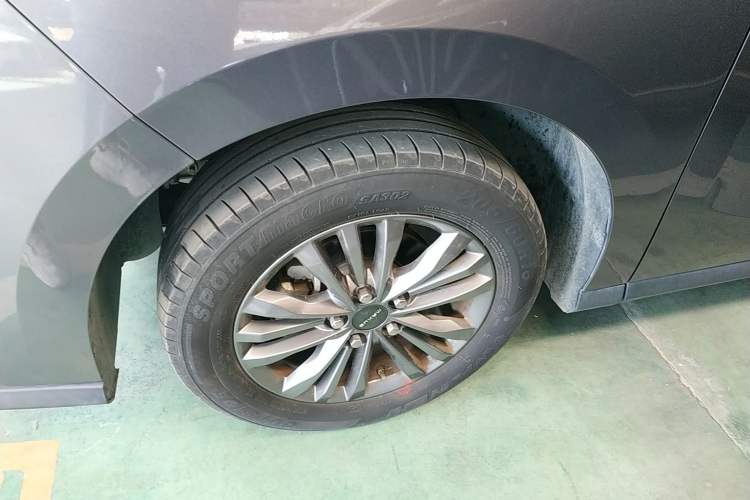 Used SAIC MAXUS G50 2020 1.5T Automatic Elite Edition Left Front Wheel Hub