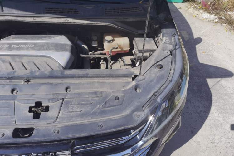 Used SAIC MAXUS G50 2020 1.5T Automatic Luxury Edition Engine Bay Left