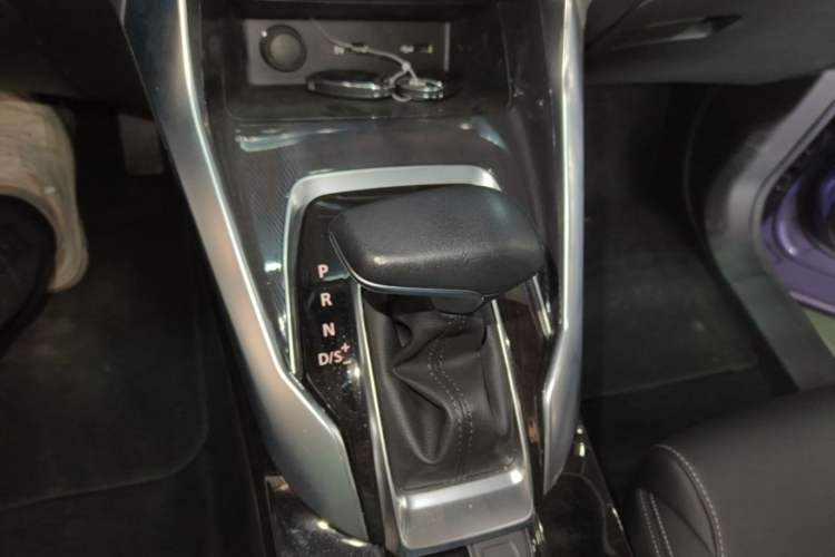 Used SAIC MAXUS G50 2020 1.5T Automatic Luxury Edition Gear Lever