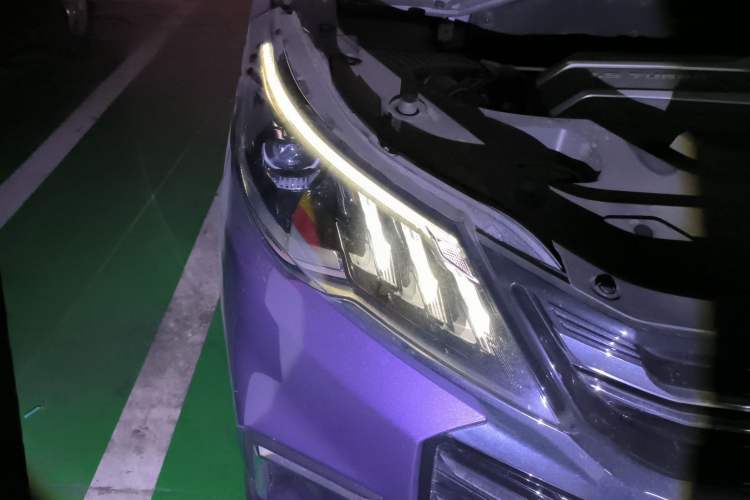 Used SAIC MAXUS G50 2020 1.5T Automatic Elite Edition Right Front Headlight