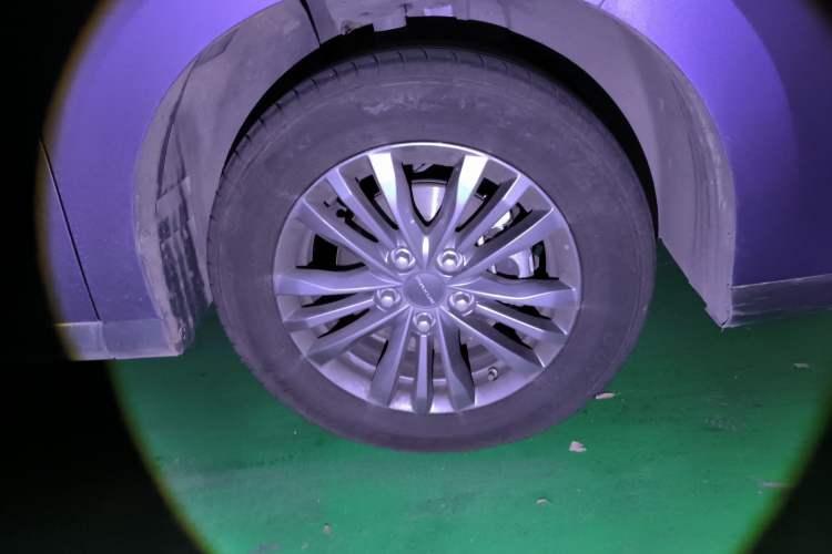 Used SAIC MAXUS G50 2020 1.5T Automatic Elite Edition Right Front Wheel Hub