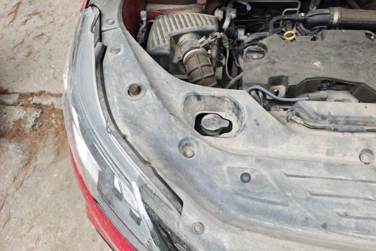 Used SAIC MAXUS G50 2020 1.5T Automatic Luxury Edition Engine Bay Right