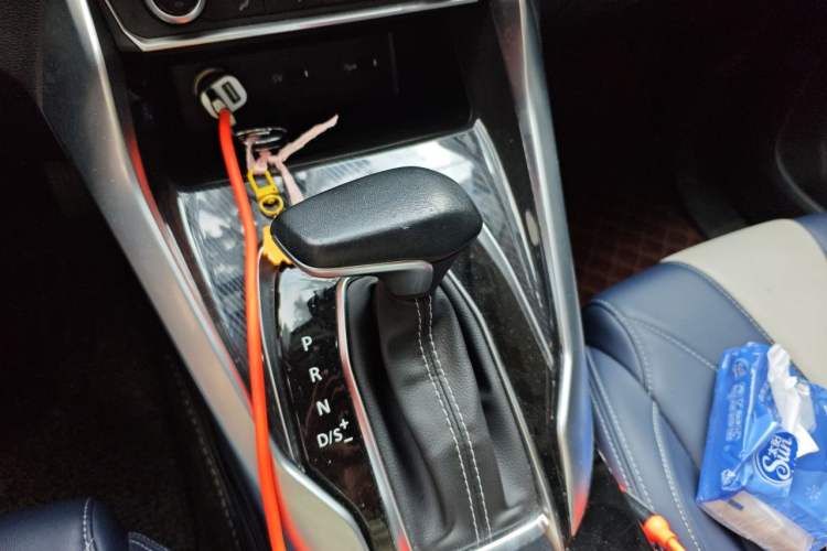 Used SAIC MAXUS G50 2020 1.5T Automatic Luxury Edition Gear Lever
