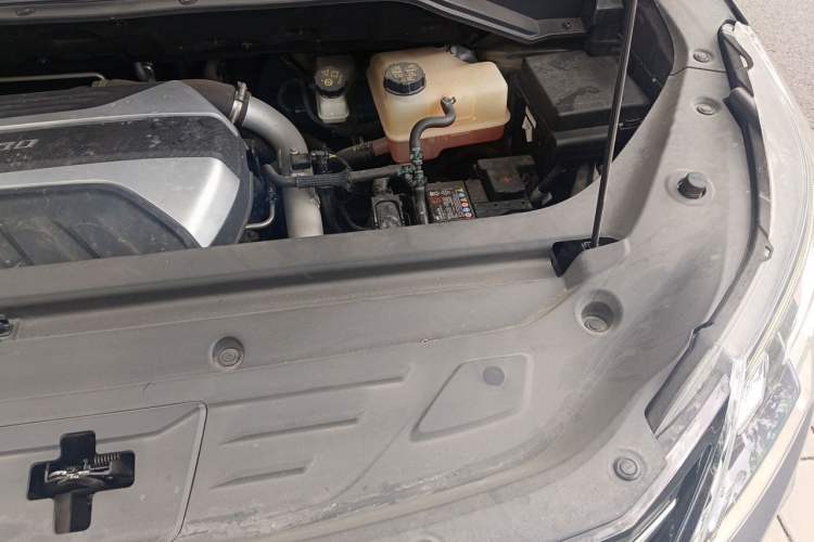 Used SAIC MAXUS G50 2020 1.5T Automatic Luxury Edition Engine Bay Left