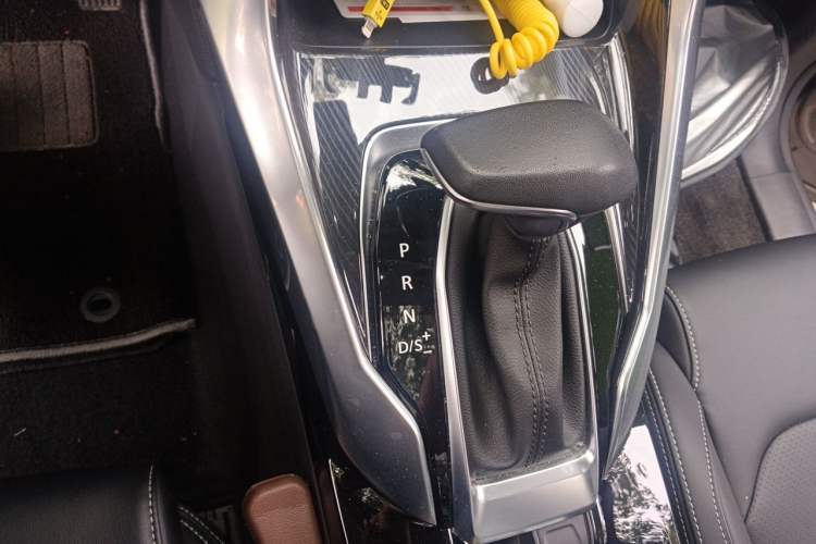 Used SAIC MAXUS G50 2020 1.5T Automatic Luxury Edition Gear Lever