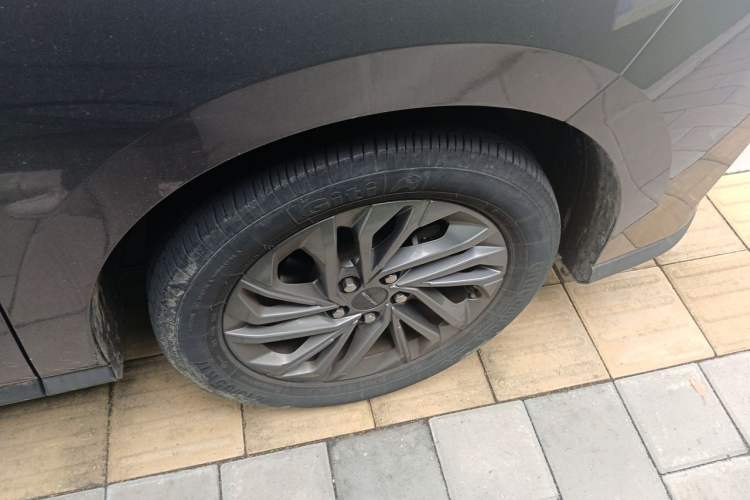 Used SAIC MAXUS G50 2020 1.5T Automatic Luxury Edition Right Front Wheel Hub