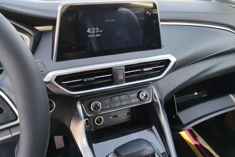 Used SAIC MAXUS G50 2020 1.5T Automatic Elite Edition Audio And AC Panel