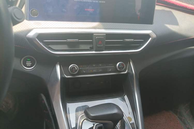 Used SAIC MAXUS G50 2020 1.5T Automatic Luxury Edition Audio And AC Panel