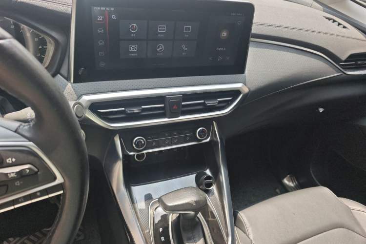 Used SAIC MAXUS G50 2020 1.5T Automatic Luxury Edition Audio And AC Panel