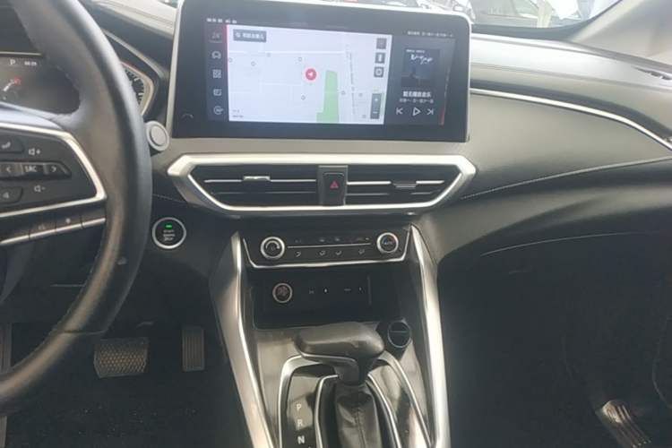 Used SAIC MAXUS G50 2020 1.5T Automatic Luxury Edition Audio And AC Panel