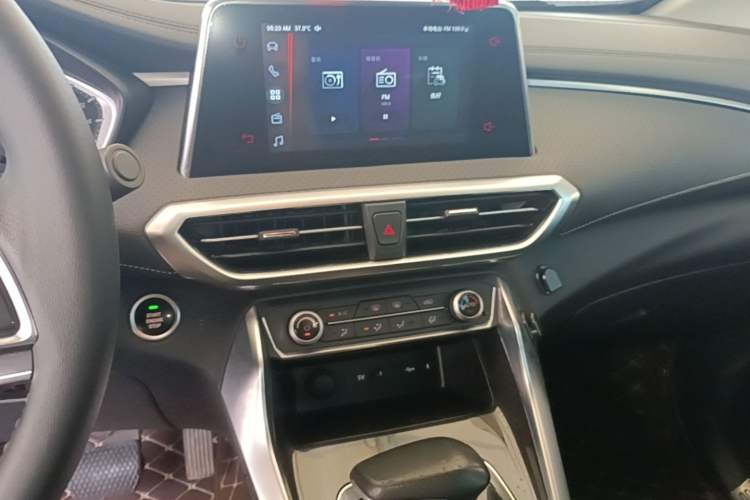 Used SAIC MAXUS G50 2020 1.5T Automatic Elite Edition Audio And AC Panel