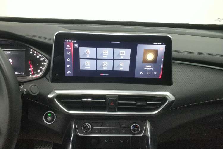 Used SAIC MAXUS G50 2020 1.5T Automatic Luxury Edition Audio And AC Panel