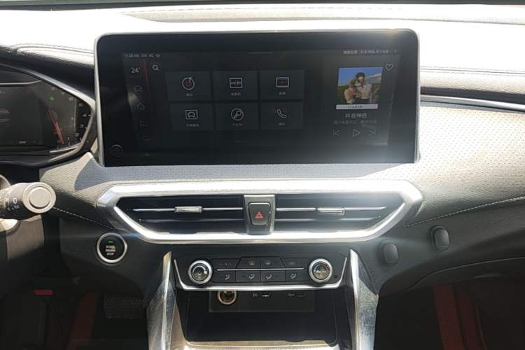 Used SAIC MAXUS G50 2020 1.5T Automatic Luxury Edition Audio And AC Panel