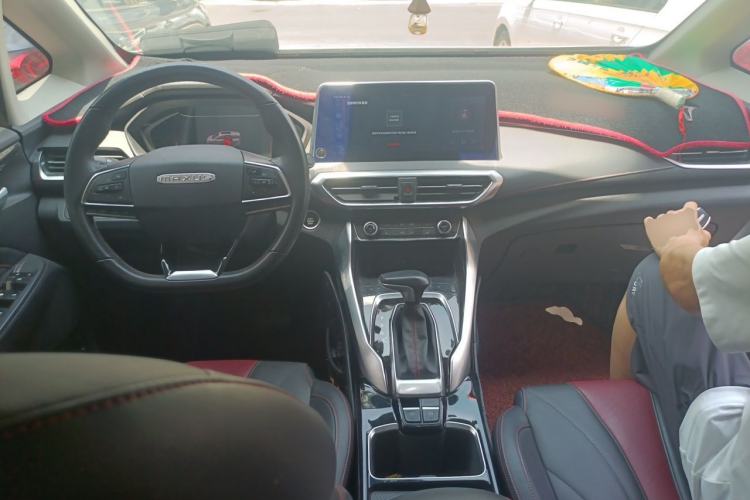 Used SAIC MAXUS G50 2020 1.5T Automatic Luxury Edition Center Console
