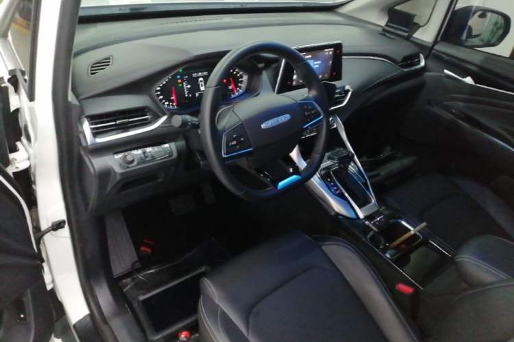 Used SAIC MAXUS G50 2020 1.5T Automatic Elite Edition Center Console
