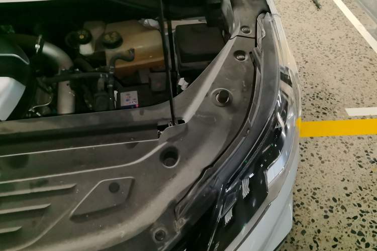 Used SAIC MAXUS G50 2020 1.5T Automatic Elite Edition Engine Bay Left