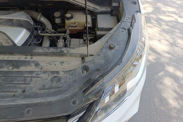 Used SAIC MAXUS G50 2020 1.5T Automatic Luxury Edition Engine Bay Left