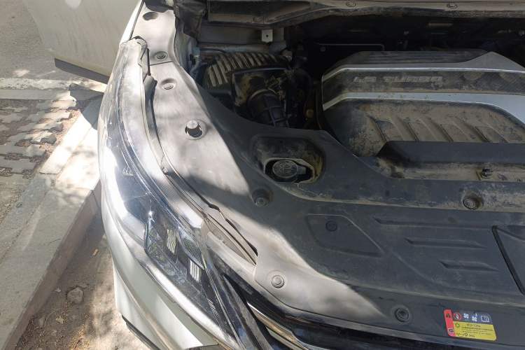 Used SAIC MAXUS G50 2020 1.5T Automatic Luxury Edition Engine Bay Right