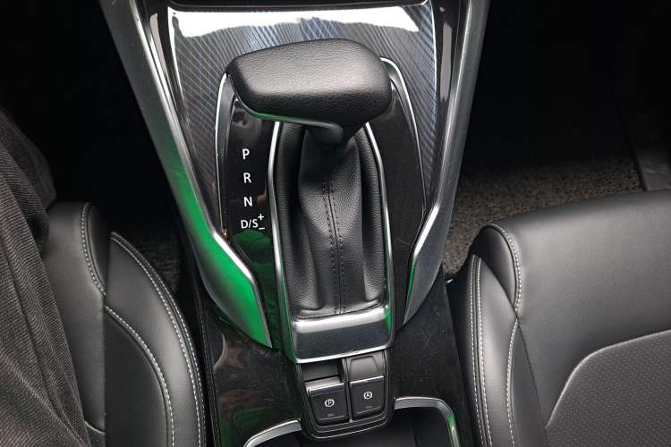 Used SAIC MAXUS G50 2020 1.5T Automatic Elite Edition Gear Lever