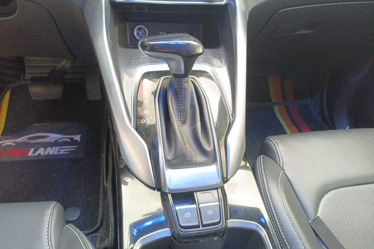Used SAIC MAXUS G50 2020 1.5T Automatic Elite Edition Gear Lever